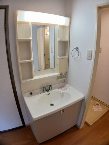 西宮市山口町中野１丁目のアパートの洗面所