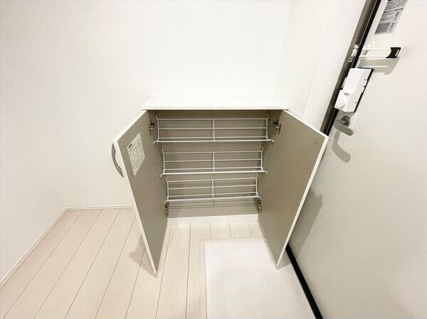 Monstera　春敲の玄関