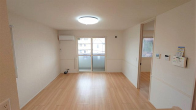 【居間・リビング】 | レジデンス ラシュレⅡ | 14.8帖