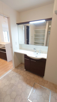 【独立洗面台】 | レジデンス ラシュレⅡ | 三面鏡洗髪洗面化粧台