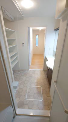 【洗面所】 | レジデンス ラシュレⅡ | 浴室乾燥機　室内物干し　
