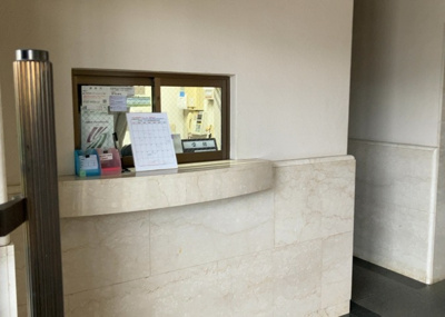 【受付】 | 南町田パーク・ホームズ | 受付はマンションコンシェルジュがいる場合もあれば、管理人が滞在する小部屋を総称して呼ぶことがあります。主にエントランスに設置されていることから、防犯面でも期待ができます。防犯設備がない場合はより安心！