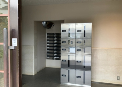 【設備】 | 南町田パーク・ホームズ | エントランス付近に設置されている集合ポストは、住んでいる部屋と離れているため、ポストをあさるなど誰かに何かされていても被害に気づきにくいです。入居する時には他人に特定されにくい番号で鍵をかけましょう！