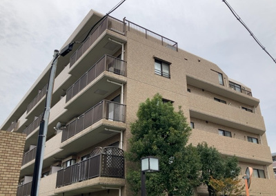 【外観】 | 南町田パーク・ホームズ | 眺望の良さを楽しめるダイニングキッチンで家族団らんの時間を過ごしてはいかがでしょうか。バルコニーから見える景色を家族で眺める時間は、時間が経つのを忘れてしまいそうですね。是非、現地を見に行きましょう！