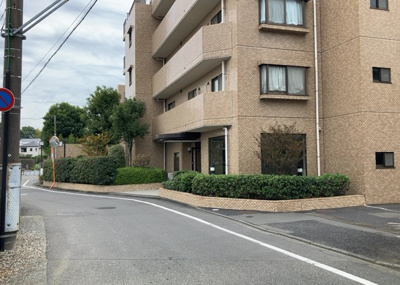 【外観】 | 南町田パーク・ホームズ | 外観はマンション管理がされているかの目安になります。築年数が古いと、壁面は劣化してひび割れが生じることも！建物が古びていても細かいところが修繕されていると、きちんと管理されているなぁと感じるでしょう。