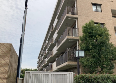 【バルコニー】 | 南町田パーク・ホームズ | 一般的なバルコニーは、奥行1.5ｍ程ですが、ワイルドバルコニーは2ｍまで広がっています。そのため洗濯物の間隔をあけ干すことができ、乾きやすいというメリットや、ガーデニングが楽しめる等の特徴があります。