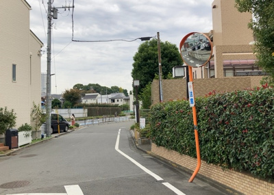 【展望】 | 南町田パーク・ホームズ | 眺望の良さを楽しめるダイニングキッチンで家族団らんの時間を過ごしてはいかがでしょうか。バルコニーから見える景色を家族で眺める時間は、時間が経つのを忘れてしまいそうですね。是非、現地を見に行きましょう！