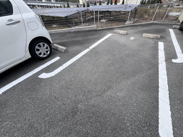 西宮市山口町中野３丁目のアパートの玄関