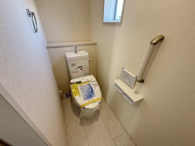 ブルーミングガーデン前橋市六供町１丁目のトイレ|2階トイレです。清潔感のある白を基調としています。
