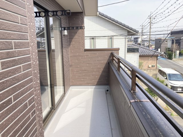 ブルーミングガーデン前橋市六供町１丁目のバルコニー|二部屋から行き来できるワイドバルコニーです！