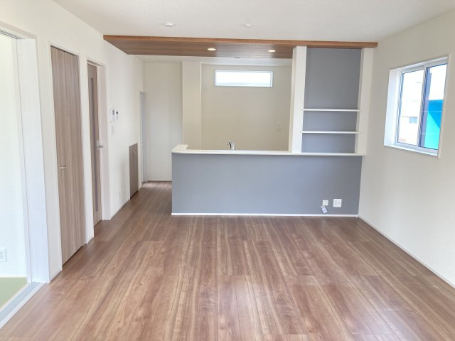 ブルーミングガーデン前橋市六供町１丁目の浴室|１坪タイプのフルオートバスです！
足を延ばして入れる広さなので一日の疲れも癒されますよ♪
室内物干しや浴室乾燥機もあるのでお天気の悪い日にはランドリースペースとしてもご利用できます！