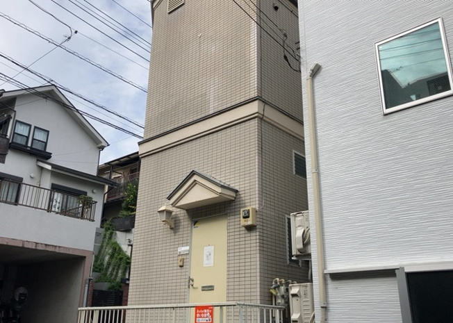 【外観】 | ルーブル壱番館 | 土地を買う際、住む地域の自治体や福祉の補助制度にも注目してみましょう。子供や老人の医療補助やゴミ出しのルールなど、自治体によってルールに大きな違いがあるため、暮らしやすい土地で判断するとよいでしょう。