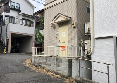 【外観】 | ルーブル壱番館 | 土地の前の道路に消火栓が設置されていることがあります。この場合、道路交通法第45条第1項により、駐車禁止の場所が指定されています。そのため、車庫などの駐車スペースをつくることができない場合があります。