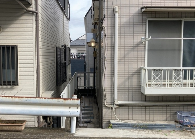 【外観】 | ルーブル壱番館 | 隣家の土地はどうなっているのか、生活利便施設が近くにあるのか、学校まで近いかなど、お客様のライフスタイルにあわせたイメージが重要です。また、近くにあると困る施設が近くにないかも確認するといいでしょう。