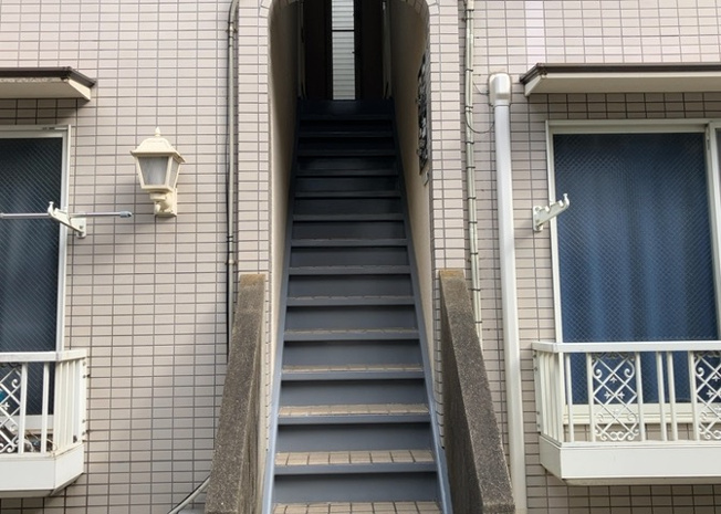 【外観】 | ルーブル壱番館 | 土地購入を検討されている場合、境界杭がない状態で購入してしまうと境界確定測量をする必要があり、費用がかかります。購入の前に、売主、隣土地所有者立ち合いのもと境界を確定し境界杭を設置するのがベストです。