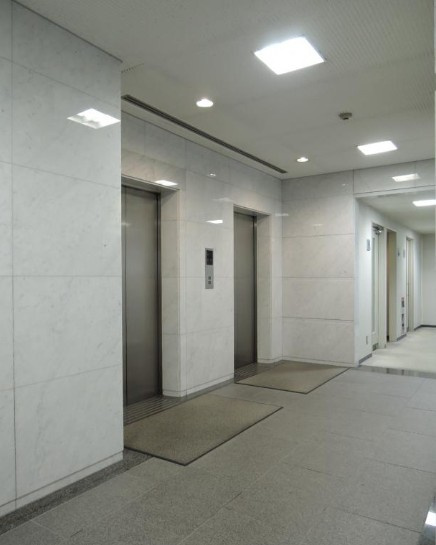 KS大阪江戸堀ビルのエントランス