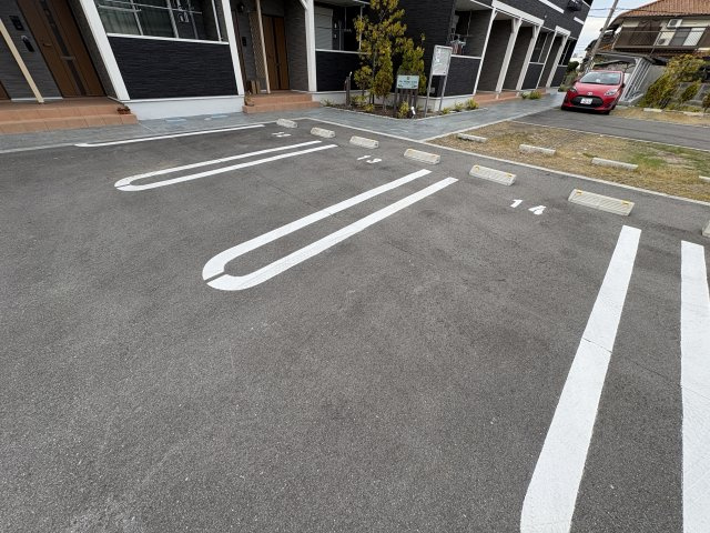 西宮市山口町下山口３丁目のアパートの玄関