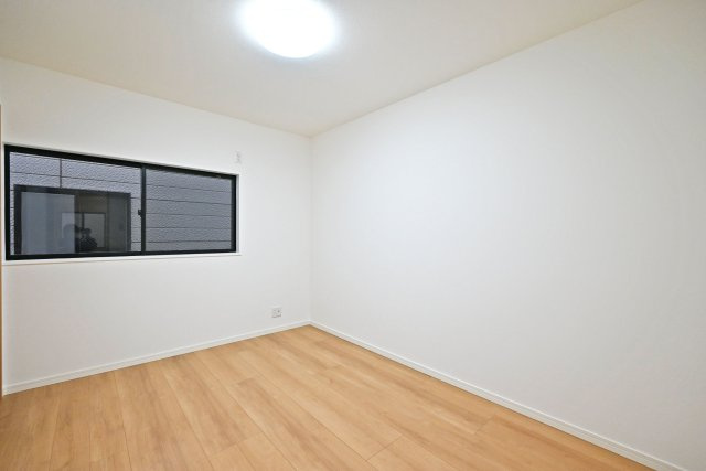 西宮市今津野田町中古戸建│4LDK+駐車1台可の洋室|‐洋室約5.7帖(3F)-