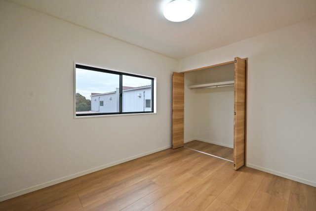 西宮市今津野田町中古戸建│4LDK+駐車1台可の洋室|‐洋室約5.7帖(3F)-