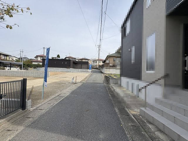 【その他】 | 福岡市早良区重留2丁目2期　1号棟（全2棟）【仲介手数料無料・0円】 | 現地写真。前面道路です。