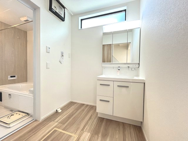 【洗面所】 | 福岡市早良区重留2丁目2期　1号棟（全2棟）【仲介手数料無料・0円】 | 施工例。施工例は完成時と異なる場合があります。