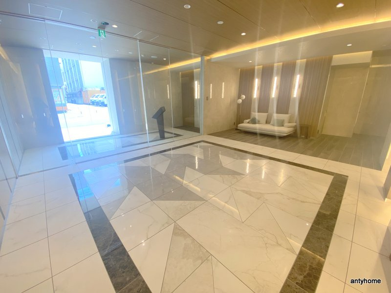 スプランディッド江坂III 仲介手数料無料のロビー