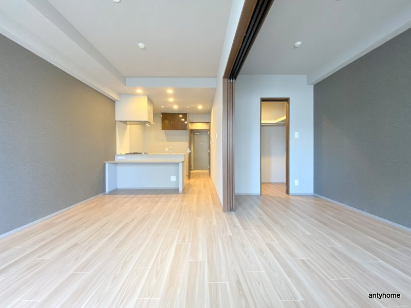 スプランディッド江坂III 仲介手数料無料の居間・リビング