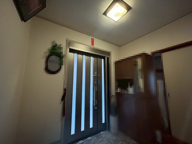 【価格改定】舞鶴市字行永の玄関|玄関には、シューズクローゼットを置けるスペースがございます。