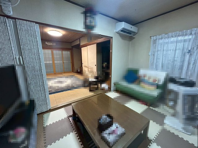 【価格改定】舞鶴市字行永の居間・リビング|隣の和室を繋げて広々とご使用いただけます！