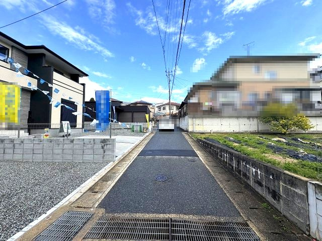 【その他】 | 福岡市早良区重留2丁目2期　2号棟（全2棟）【仲介手数料無料・0円】 | 現地写真。前面道路です。