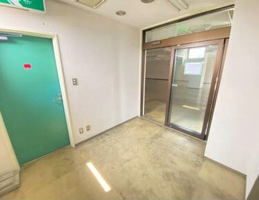 大津市大萱１丁目の事務所のエントランス