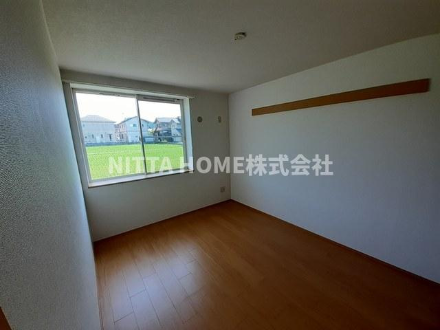 パパイヤプレースＡの内装|こちらの洋室にはウォークインクローゼットがついています◎