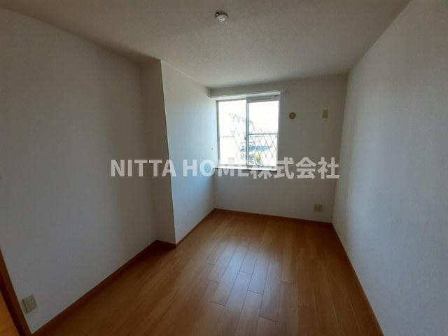 パパイヤプレースＡのその他|独立している６帖の洋室です◇