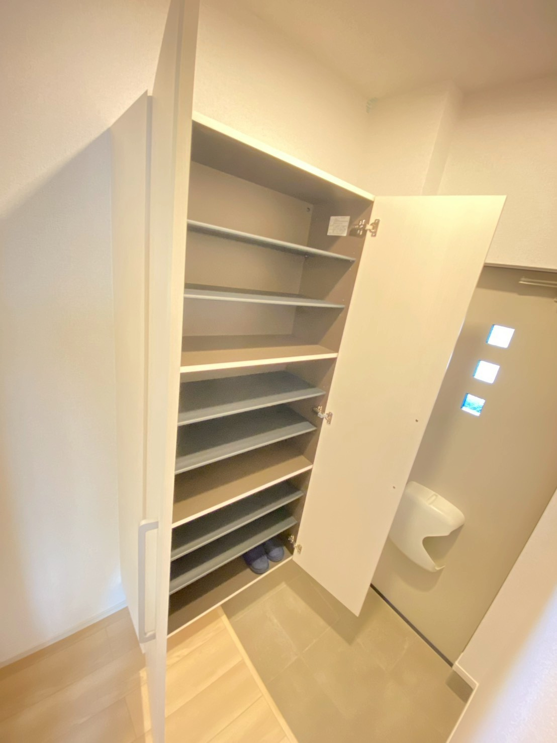 リバーサイドＷＨの収納