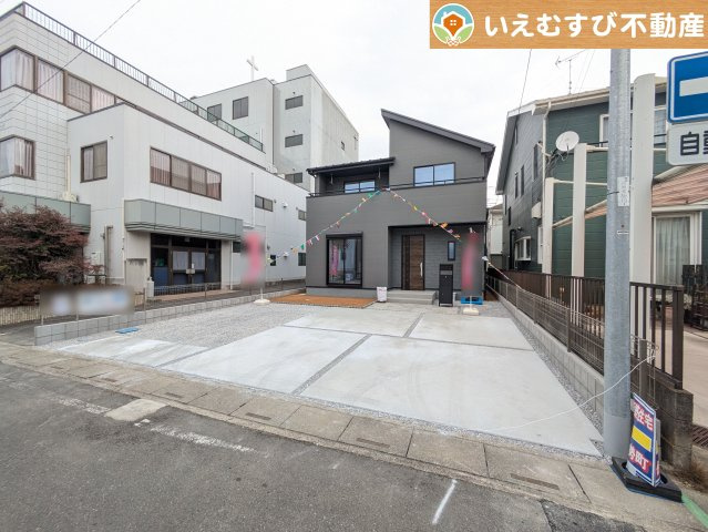 Livele Garden.S　熊谷伊勢町第5の駐車場|並列3台駐車可能なゆとりのカースペース
複数台車をお持ちでも、お友達が遊びに来てもゆとりの駐車スペース！