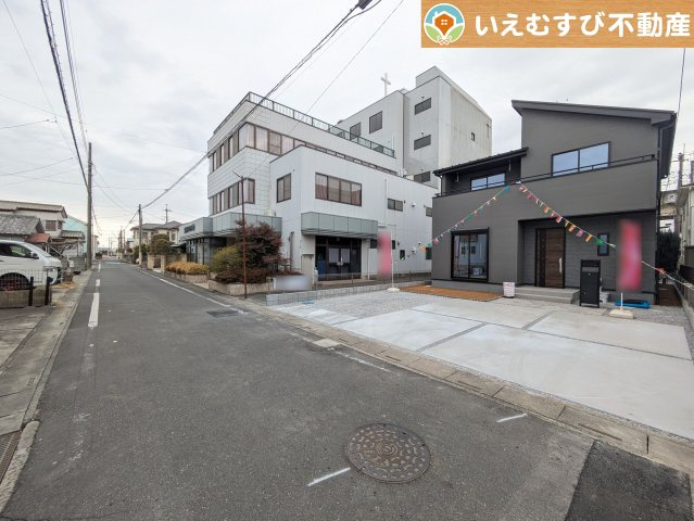 Livele Garden.S　熊谷伊勢町第5の前面道路含む現地写真|充分な広さの4.9ｍ前面道路
間口が広くお車の出し入れも問題なく行えるスペースが確保されています♪
