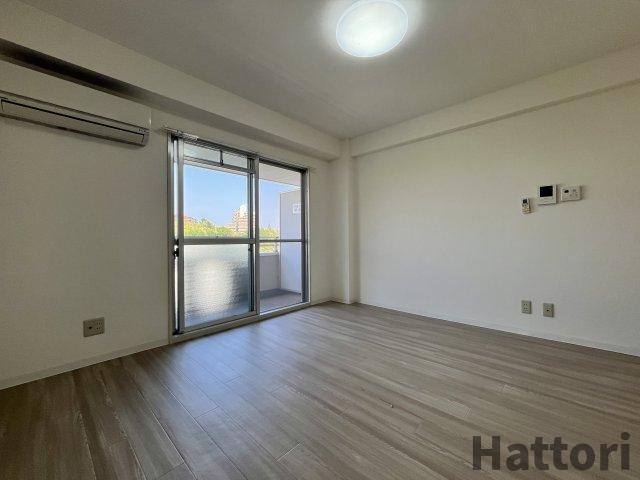 Gran Pino 春日(プランツ緑地)の居間・リビング