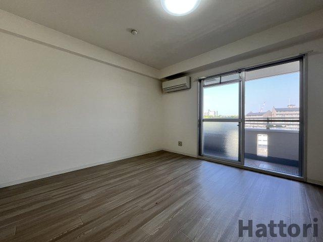 Gran Pino 春日(プランツ緑地)の居間・リビング