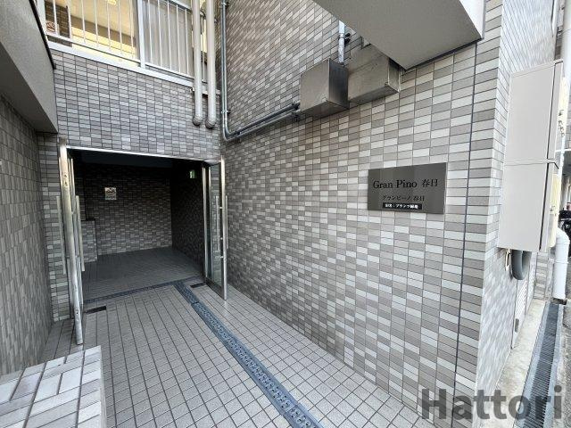 Gran Pino 春日(プランツ緑地)のエントランス