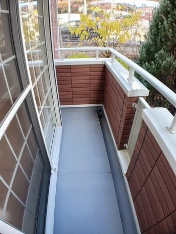 西宮市山口町上山口のアパートのバルコニー