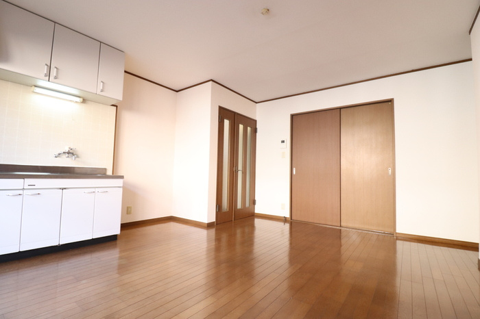 熊本市南区野口１丁目のアパートの居間・リビング