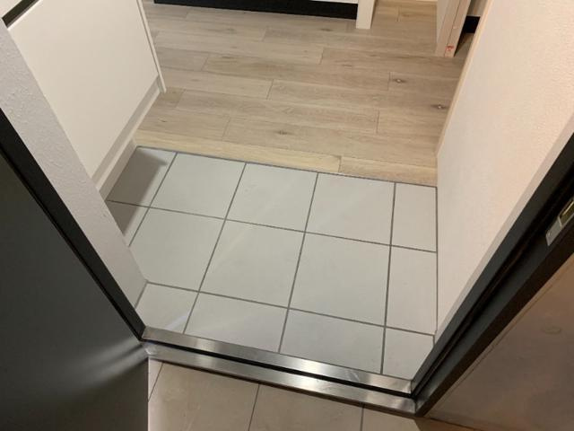 荒川区荒川４丁目の賃貸マンションの玄関