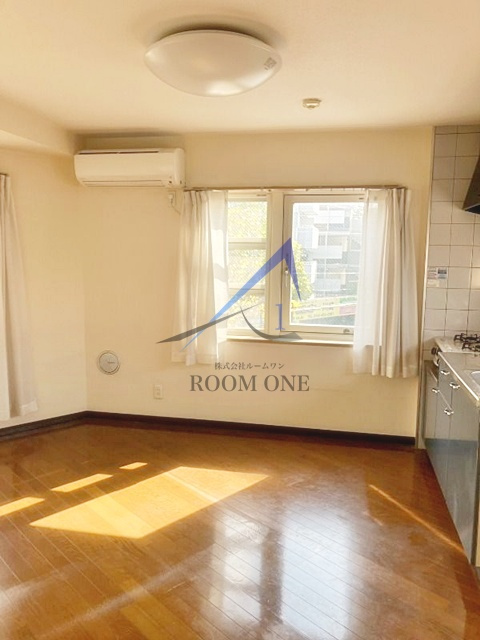 ＷＥＳＴ　ＨＯＭＥの居間・リビング|洋室のお部屋です。