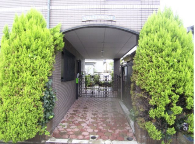 ヴィラフローレンスのエントランス