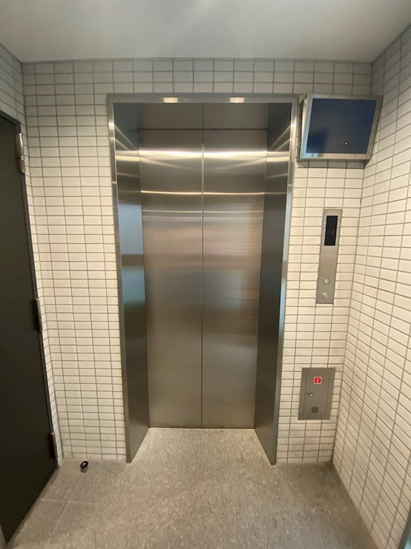 ＡＲＴＥＳＳＩＭＯ ＲＡＴＥＳのロビー