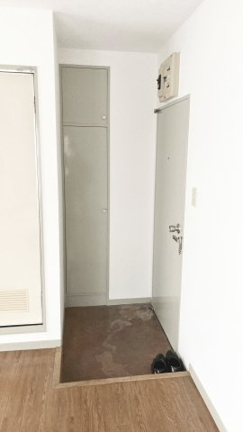 音羽小峰マンションズの玄関