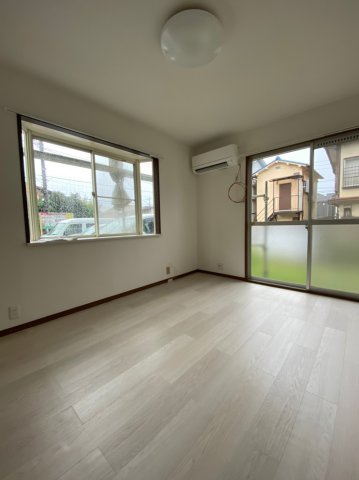 国分寺市東元町３丁目のアパートの居間・リビング