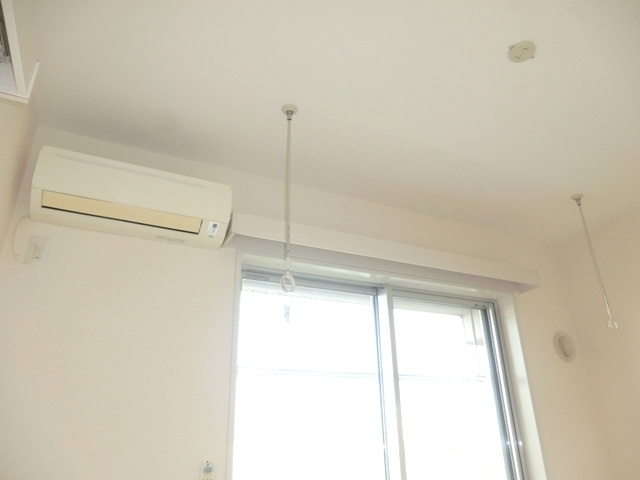 礎の設備|★居室にエアコン１基＆室内用物干しフックを設置★