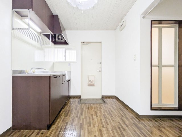 コスモ学文殿の居間・リビング|入居中のため、別のお部屋です