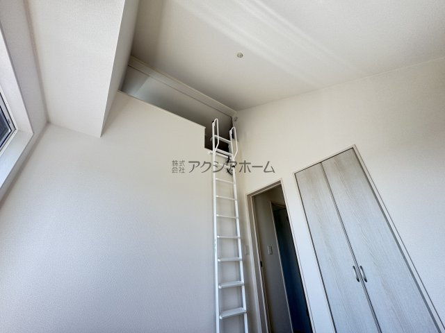 東村山市野口町３丁目・全3棟　新築一戸建　2号棟の収納|洋室4.5帖上部ロフト
